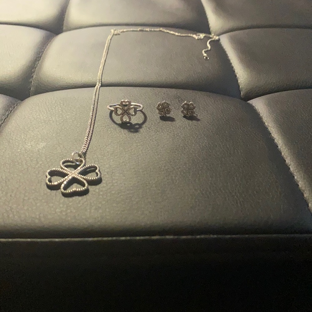 Pandora Set full of hearts